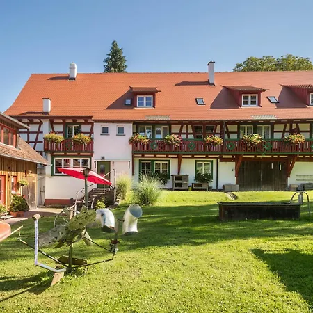 Risthof 1 *